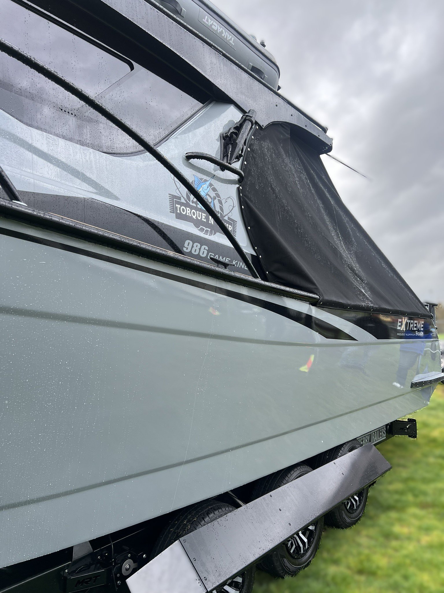 986 Extreme Gameking with outwide gamefishing outrigger bases with back plate