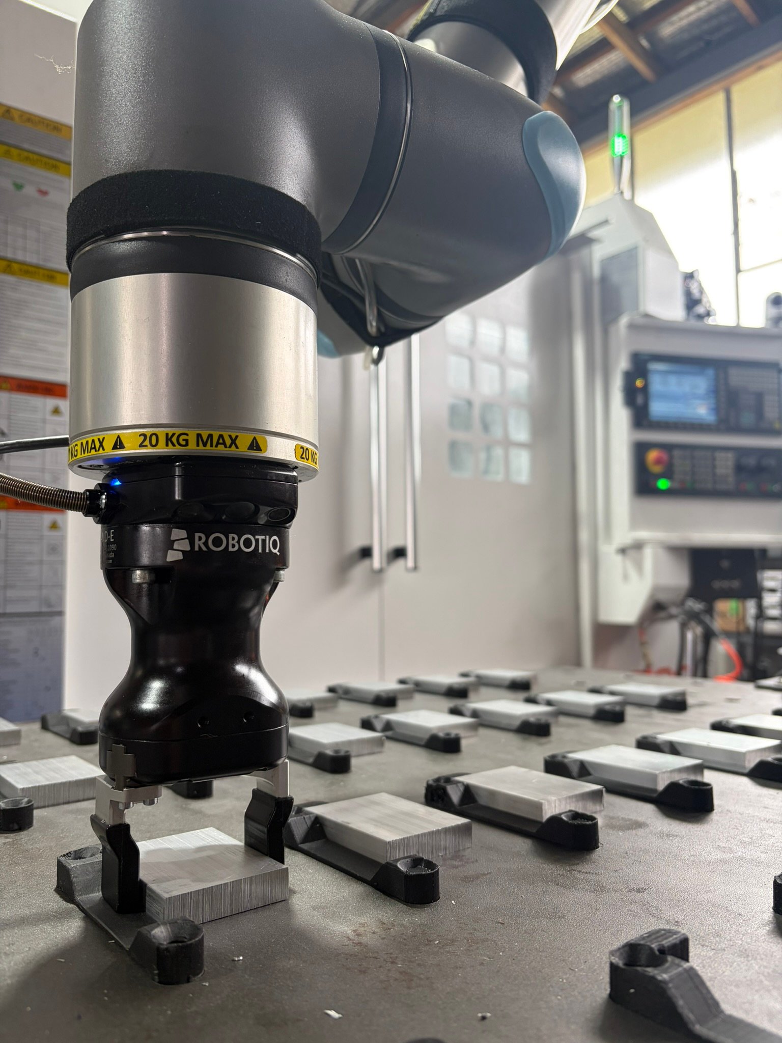 UNIVERSAL ROBOTS UR20, CNC MILLING MACHINE, ROBOTIC LOADING